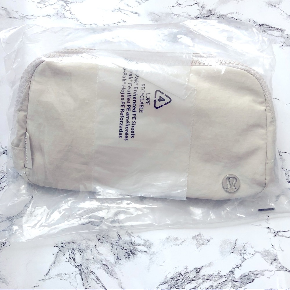 Lululemon Everywhere Belt Bag Extended Strap White Opal - Picture 5 of 6